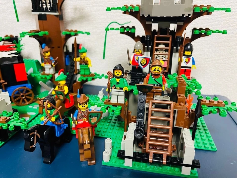LEGO System Castle Dark Forest Fortress 6079 Hemlock Stronghold 6046 6024 Set - Image 3 of 4