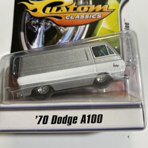 Hot Wheels '70 Dodge A100 Custom Classics Showroom Shine - 1:43 - Foto 2 di 3