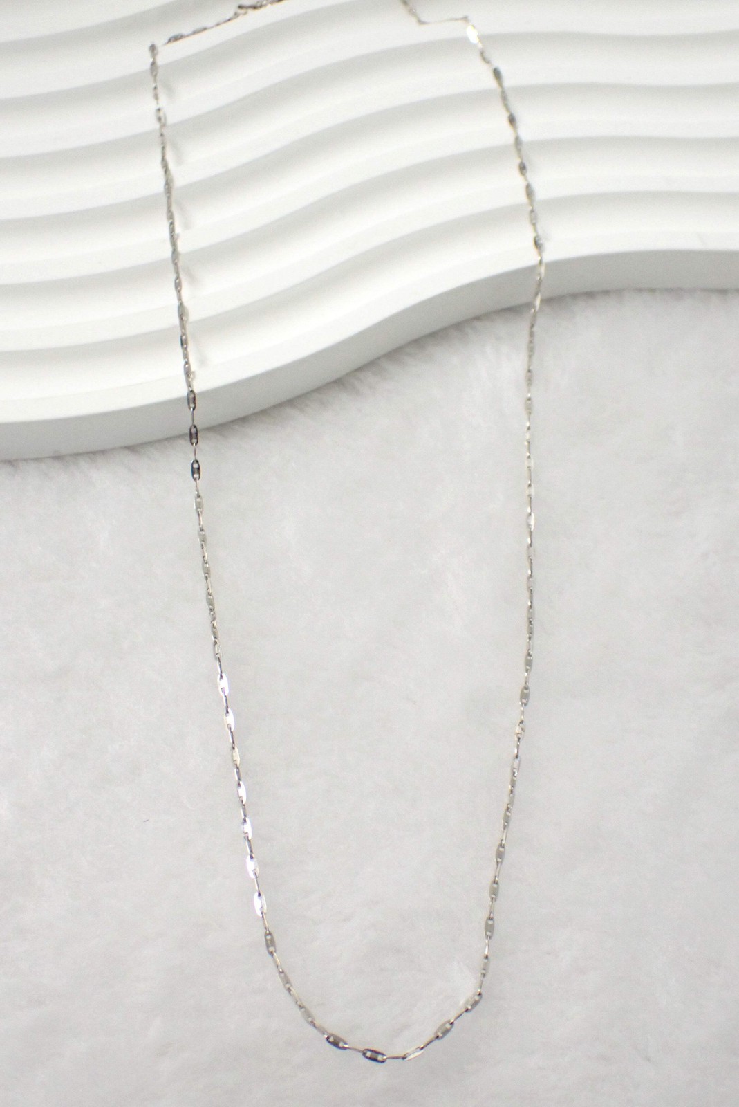 18K White Gold Chain Necklace