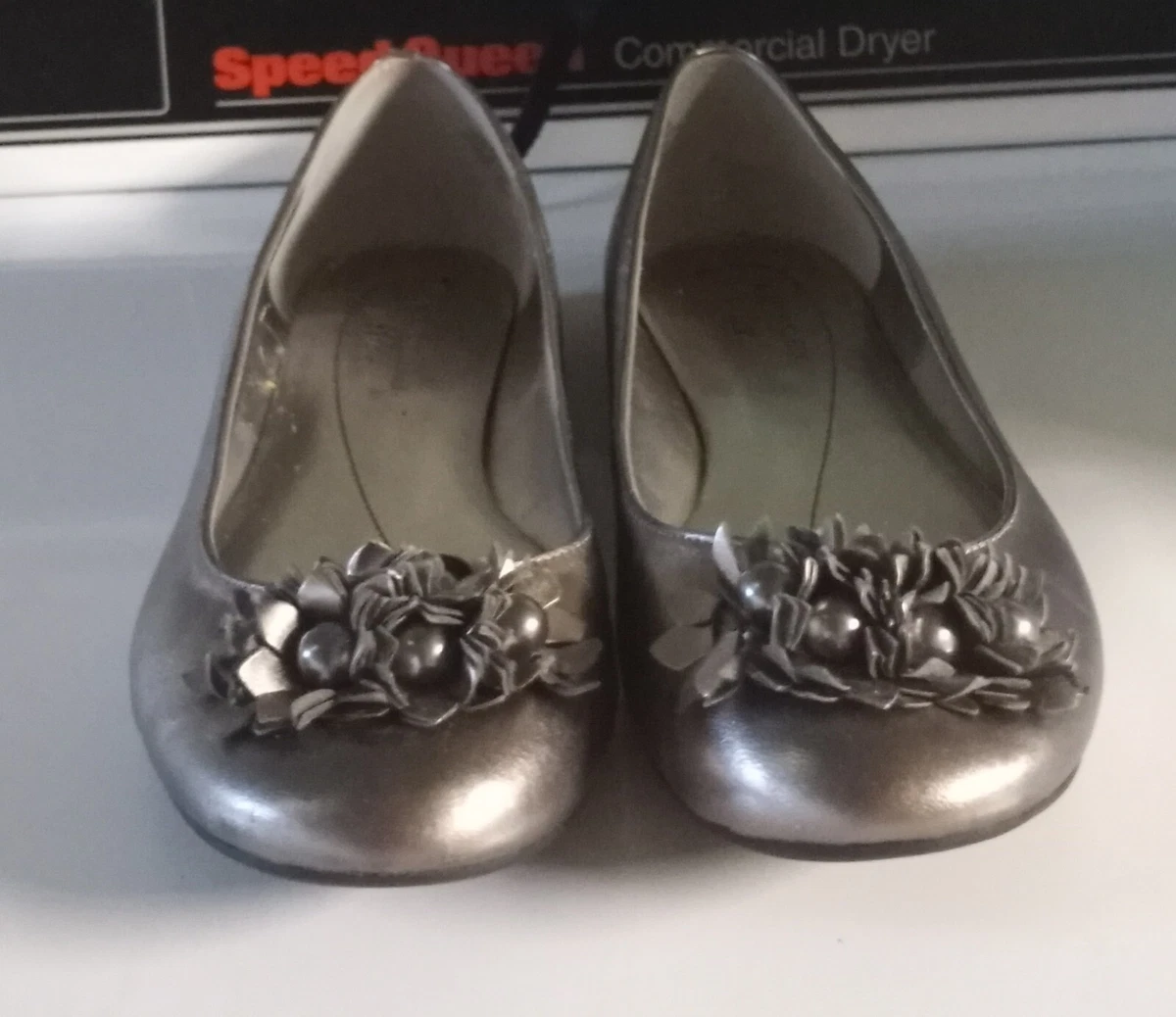 Anne Klein iflex AKMAVRA Pewter Floral Flats Women s Size US 10.5M