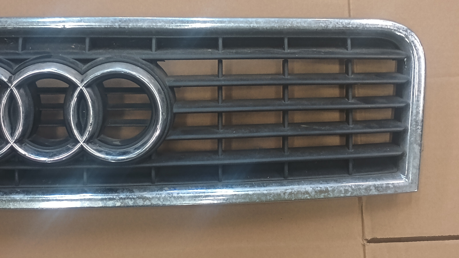 2002 - 2005 Audi A4 Sedan Avant Front Center Grill Grille OEM  