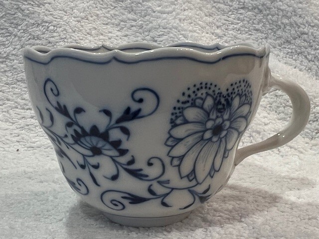 4 Vintage Meissen Blue Onion Cups