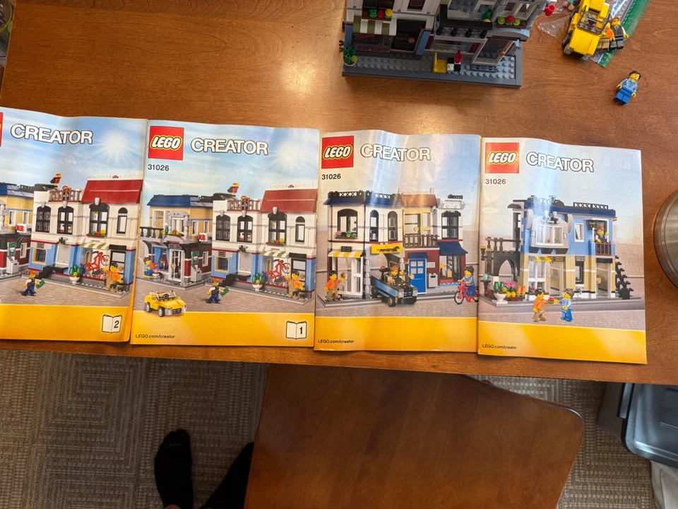LEGO Creator 31026 Bike Shop & Cafe, Complete, All Manuals, All Minifigures - Image 4 of 4