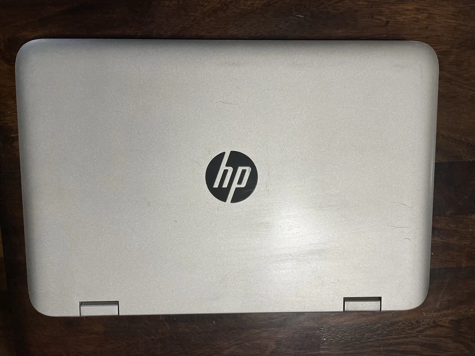 Portátil HP Pavilion con pantalla táctil plateado con Beats Audio Foto 2 de 4