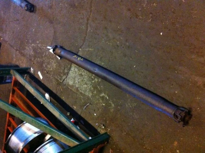 01-10 Mercury Mountaineer Rear Drive Shaft 2WD 4.0 Liter - Image 2 of 4