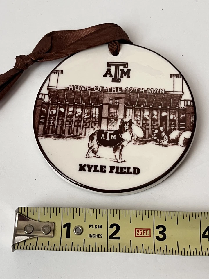 Texas A&M Adorno de Navidad Medallón de Cerámica Kyle Field Hogar del 12º Hombre Foto 4 de 4