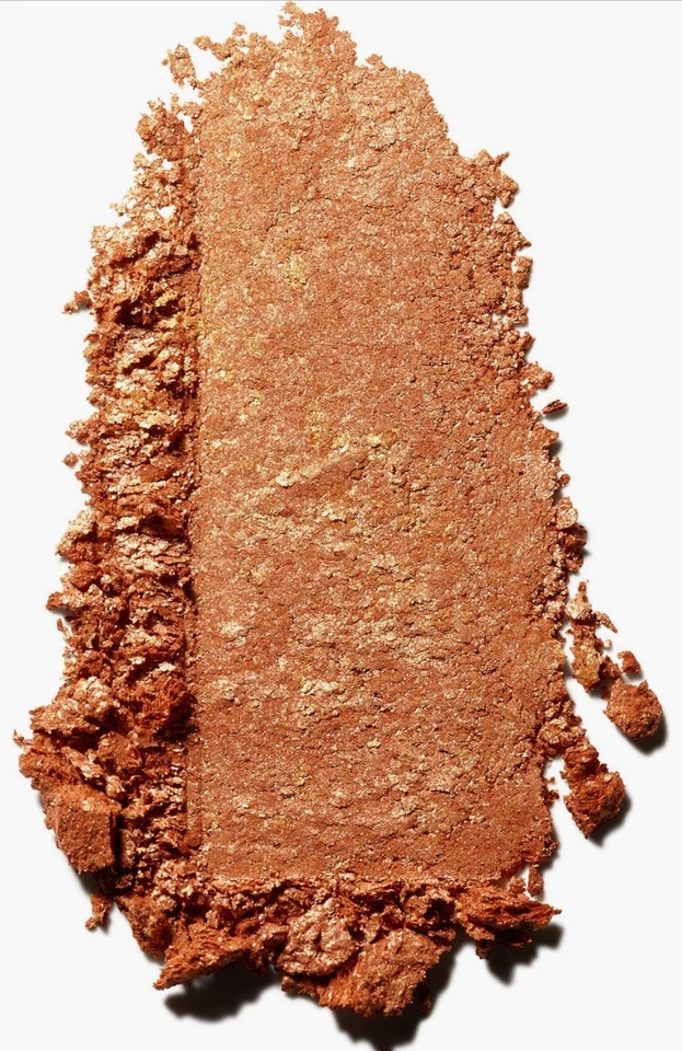 MAC Mineralize Skinfinish Highlighter in Gold Deposit NWOB - Image 2 of 4