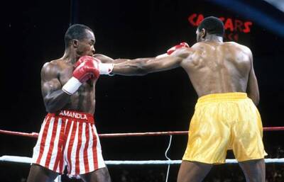 Thomas Hearns Lands A Punch To Sugar Ray Leonard OLD BOXING PHOTO 1