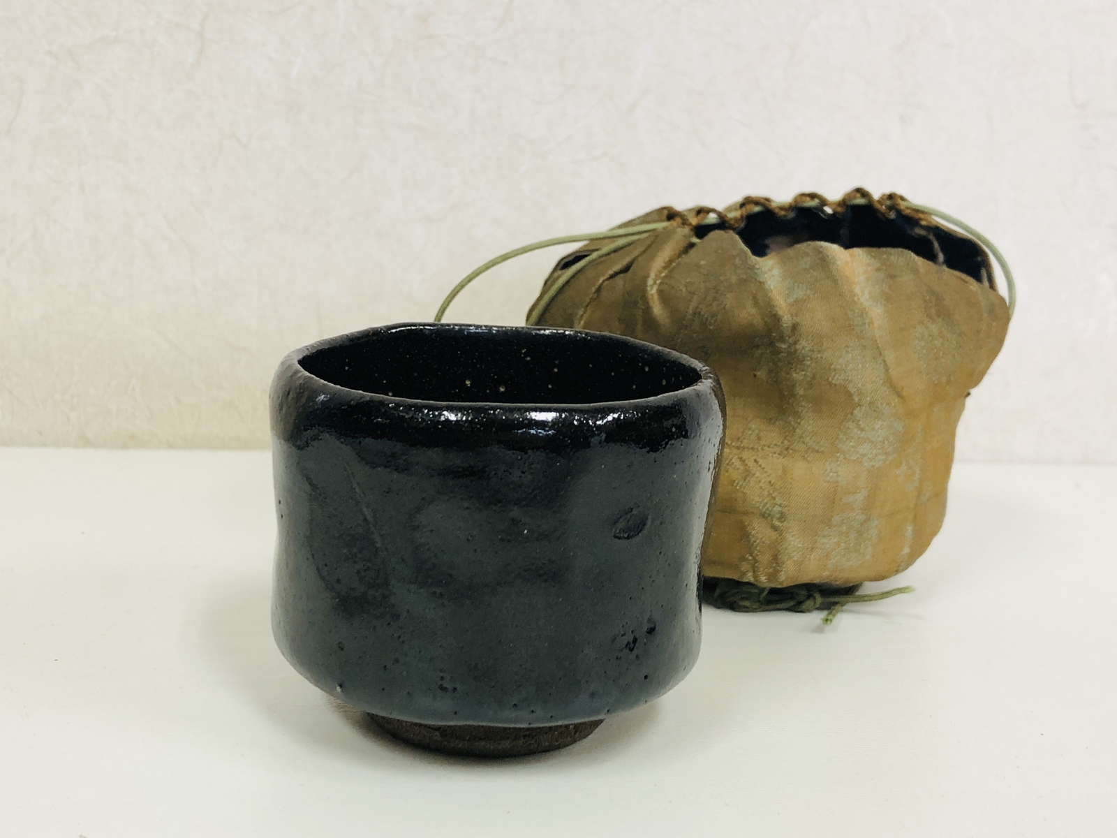 Y4106 CHAWAN Raku-ware Bolso Negro Firmado Japón Antiguo Té Ceremonia Cerámica Cuenco