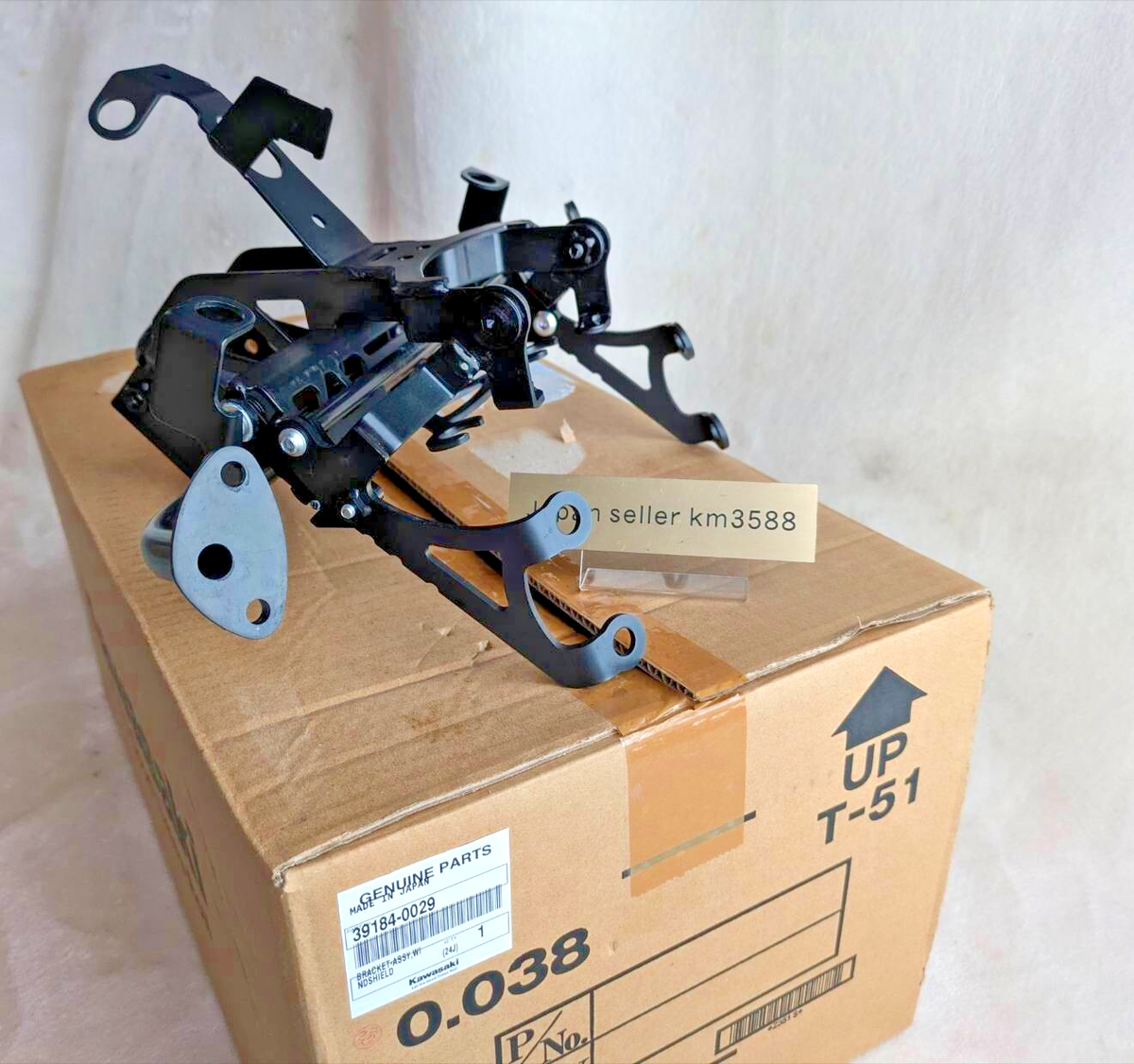 KAWASAKI Genuine Z1000SX / Ninja 1000 Windshield Bracket 39184