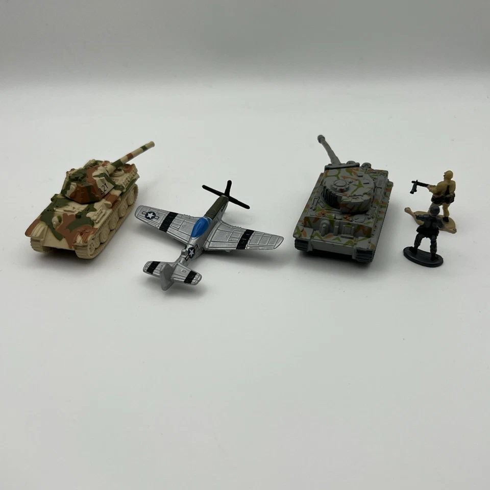 Micro Machines #19 WAR CLASSICS WW II World Military 1995 Galoob vintage Mustang - Image 4 of 4