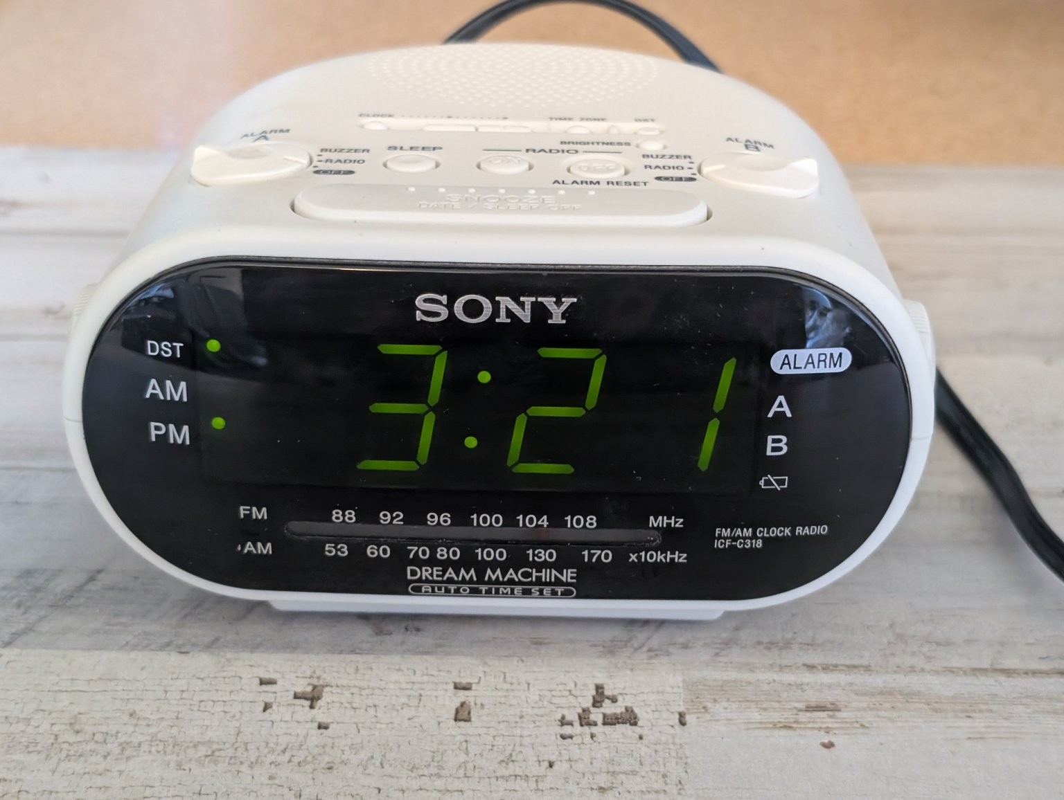SONY ICF-C318 Dream Machine FM AM Clock Radio Dual Alarm White
