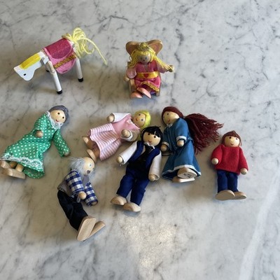 Melissa and Doug Royal Family And Wooden Dolls Set Of 9