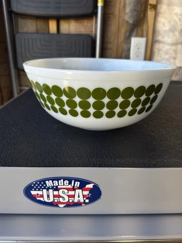 Pyrex #404 Green Polka Dot Large Serving/Mixing Bowl 4 Quarts MCM Vintage USA