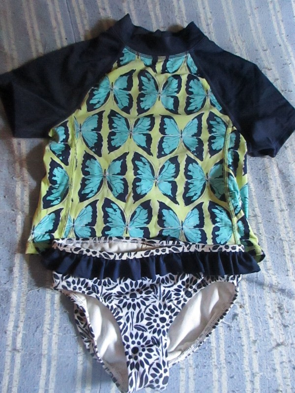 EUC Lands End Size 7 2 Piece Swim Suit - Navy/Butterfly