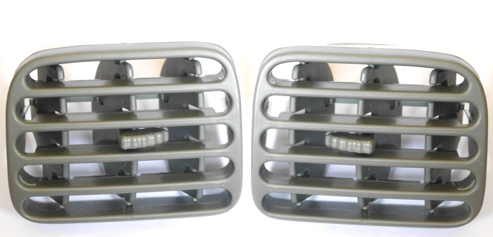 Grille de ventilation Thalia 1 centrale pour réparer un tableau de bord usé