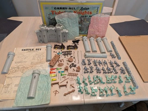 MARX FIGHTING KNIGHTS & Vikings CARRY ALL MEDIEVAL PLAY SET 1968 ,#4635, extras