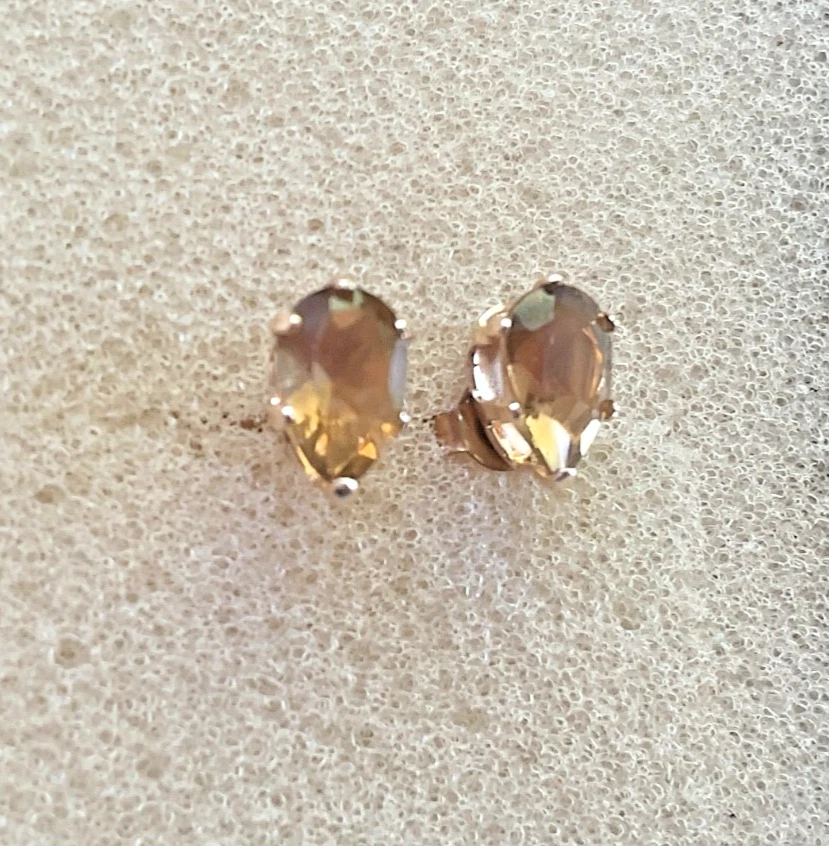 10k Yellow Gold Brown Pear Topaz Stud Earrings - Image 3 of 4