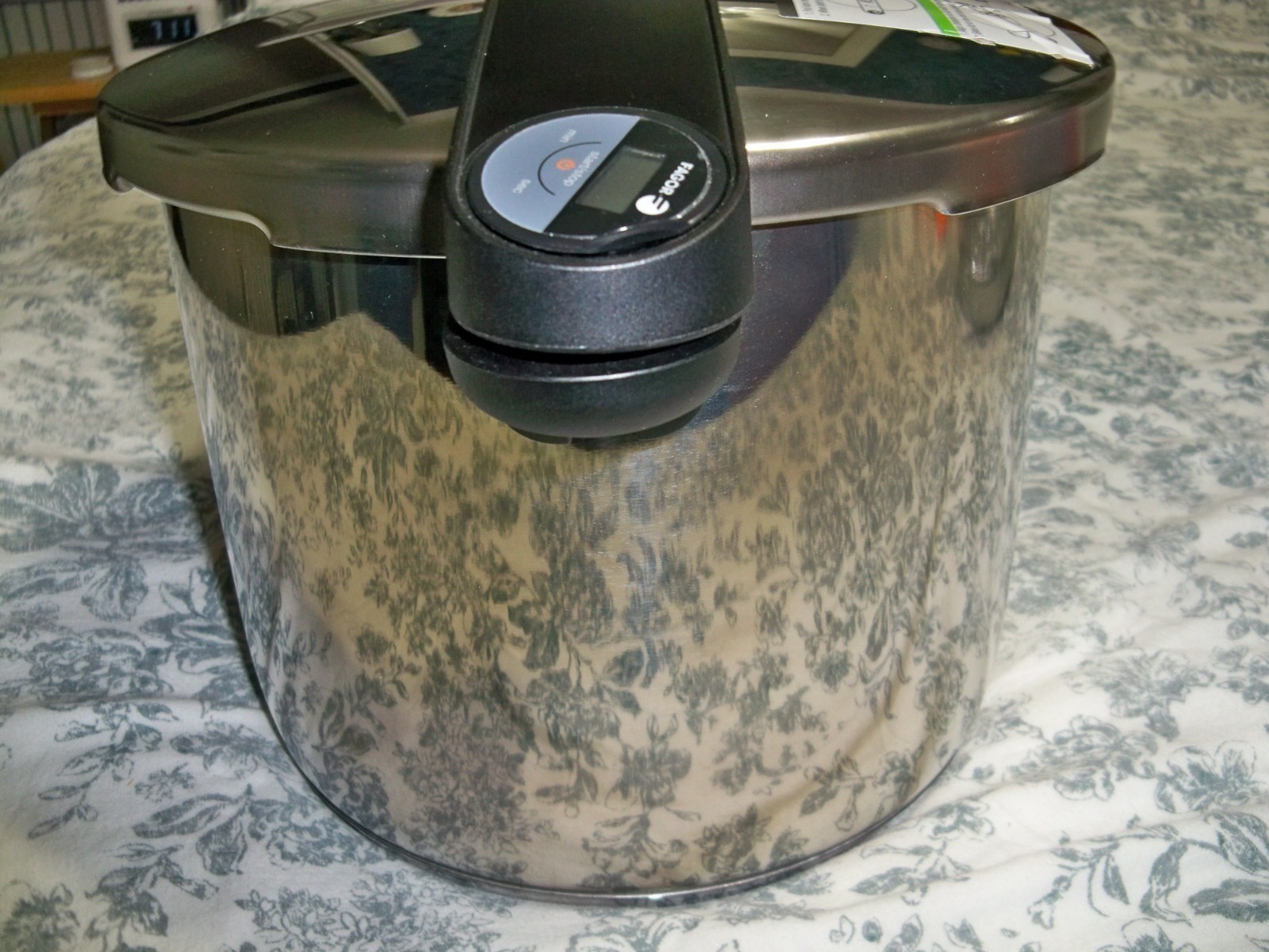 Fagor Chef Series 9.3L Pressure Cooker Pot + Manual + Steamer Basket - USED ONCE