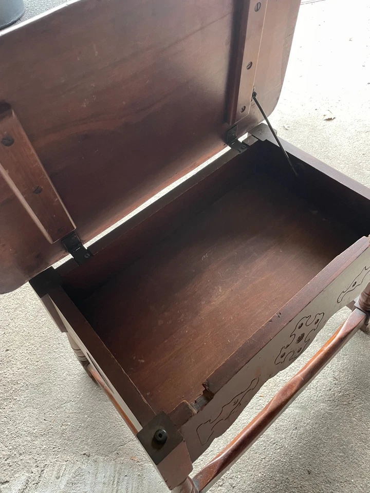 Banco de madera William & Mary vintage con almacenamiento de Cochran BUEN ESTADO Foto 3 de 4