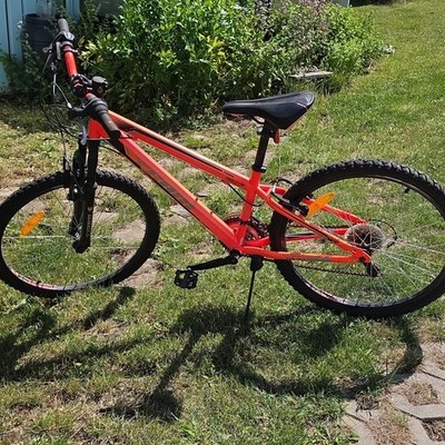 Shimano Mountainbike Rot/Schwarz mit Federgabel vorne, Flat Bar, Ständer