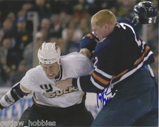 Edmonton Oilers Matt Greene Fight Signed Autographed 8x10 Photo COA 