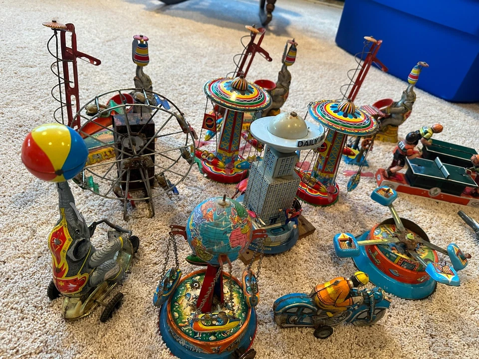 16 Old Schylling elefante inclinable remolino noria paseo cohete Superman juguete de hojalata Foto 2 de 4