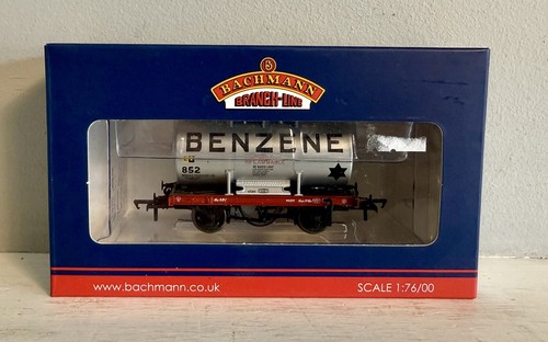 BACHMANN ‘OO’ 38-775 14T BENZENE ANCHOR-MOUNTED TANK WAGON MIB - Picture 1 of 2