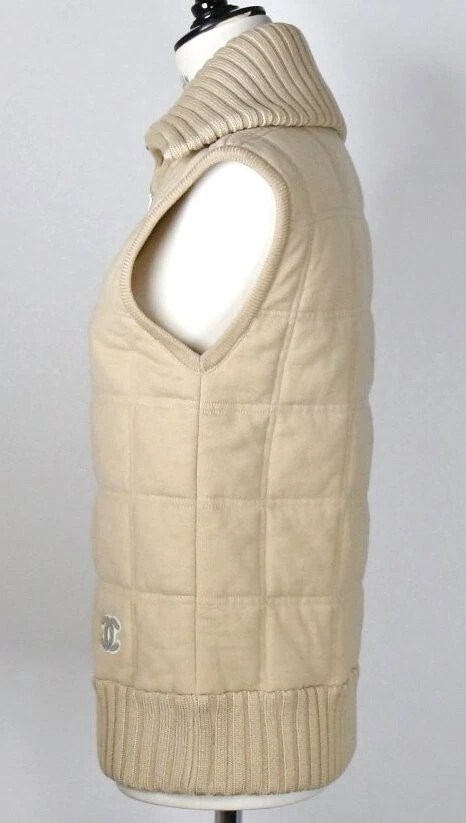 Gilet trapuntato CHANEL 01A Coco con zip e marchio CC