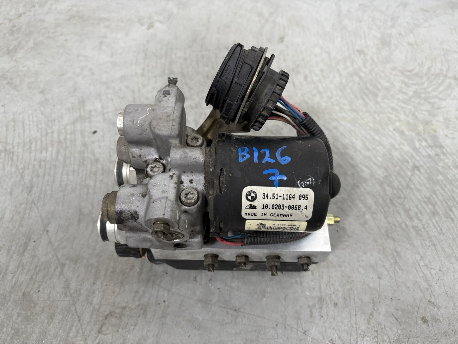 34511164095; BMW 328i E36 OEM Anti-Lock Brake Assembly 96 97 98 99