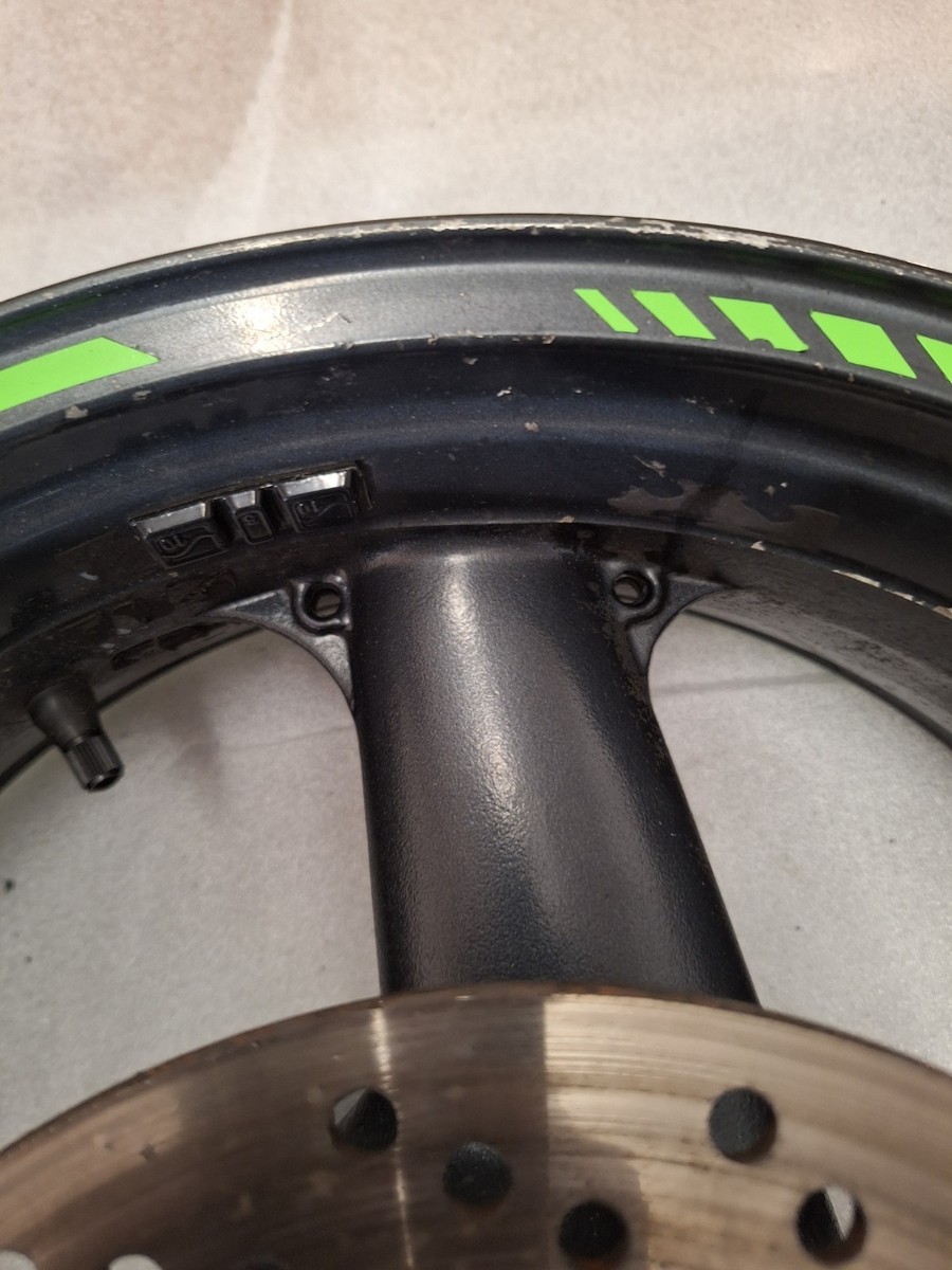 4. Kawasaki ZXR 750 L ZX750 Rear Wheel Rim 5.50 X 17 Inches