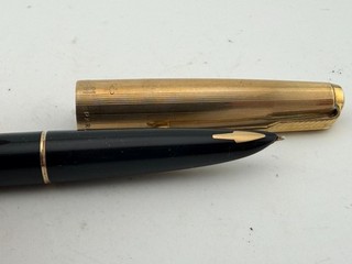 Schöner Vintage Parker Nummer 61 Füllfederhalter Schwarz & Gold 14kt Gold mittlere Spitze