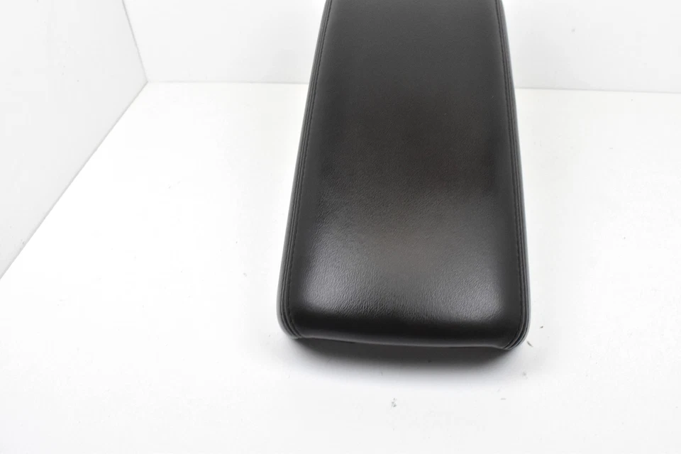 Оригинальная черная кожаная крышка подлокотника для центральной консоли Chevrolet Volt 2011-2015 годов выпуска - Изображение 3 из 4