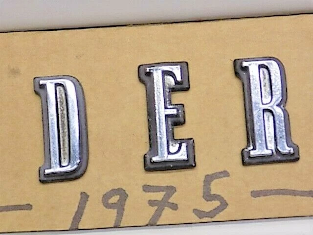 Ford Thunderbird 1975-1976 emblema de cabezal delantero Foto 2 de 4