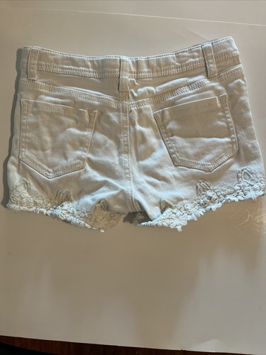 Mudd Girls Cutoff Jean Shorts Size 10 Crochet Lace Detail Medium Wash Denim Boho - Picture 2 of 4