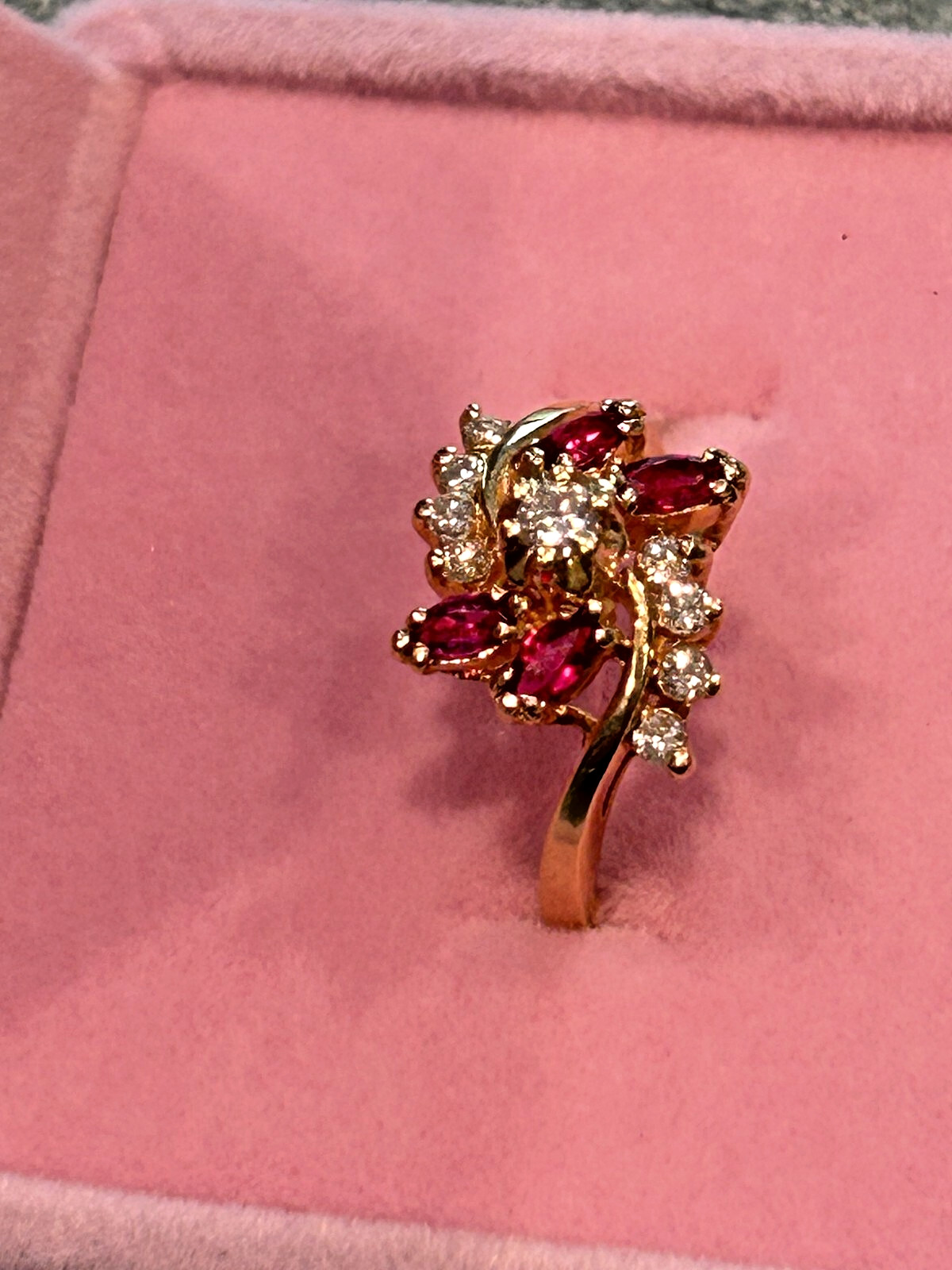 STUNNING 14K RUBY & DIAMOND RING YELLOW GOLD - image 4