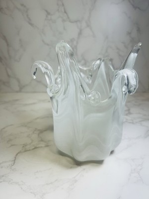 Murano Swung Glass White Tulip Free Form Vase Vetro Eseguito Italy