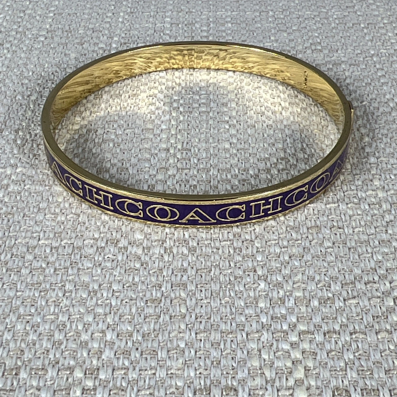 Bracciale Coach lettera sottile placcato oro iconica firma logo viola oro 2 75"