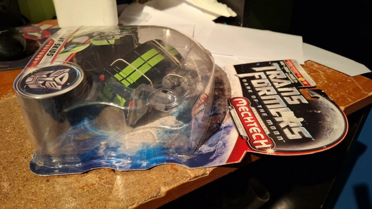 Hasbro Transformers Dark of the Moon MechTech Autobot Skids Figure 2010 Ages 5+