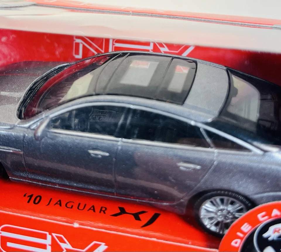 Jaguar XJ 2010 Diecast Model Car 1/43 - New In Box by Welly - Image 4 of 4