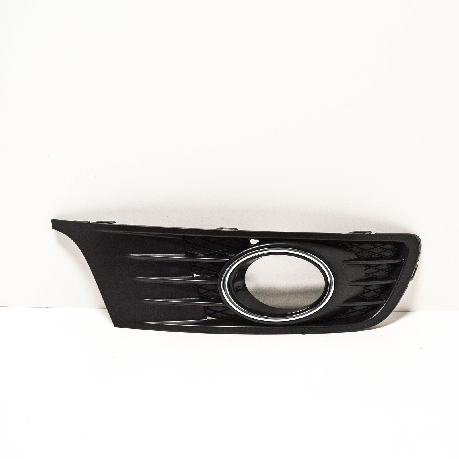 NEW VW EOS FRONT BUMPER RIGHT FOG LIGHT GRILLE 1Q0854662CRYP 1Q0-854-662-C-RYP