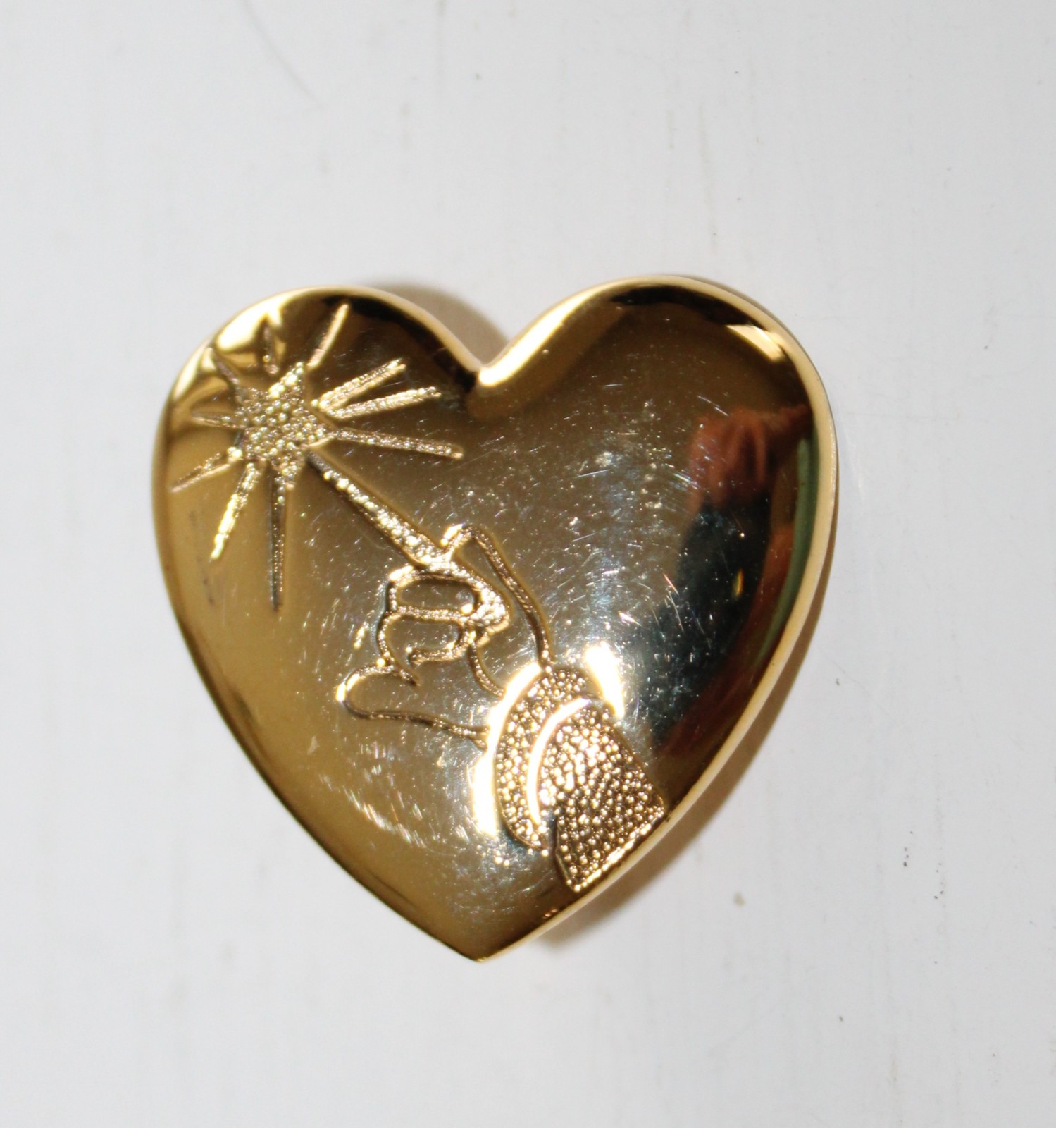 Vtg Disney Arm & Wand Heart Pin Variety Club Mickey Sorcerer Released 2001