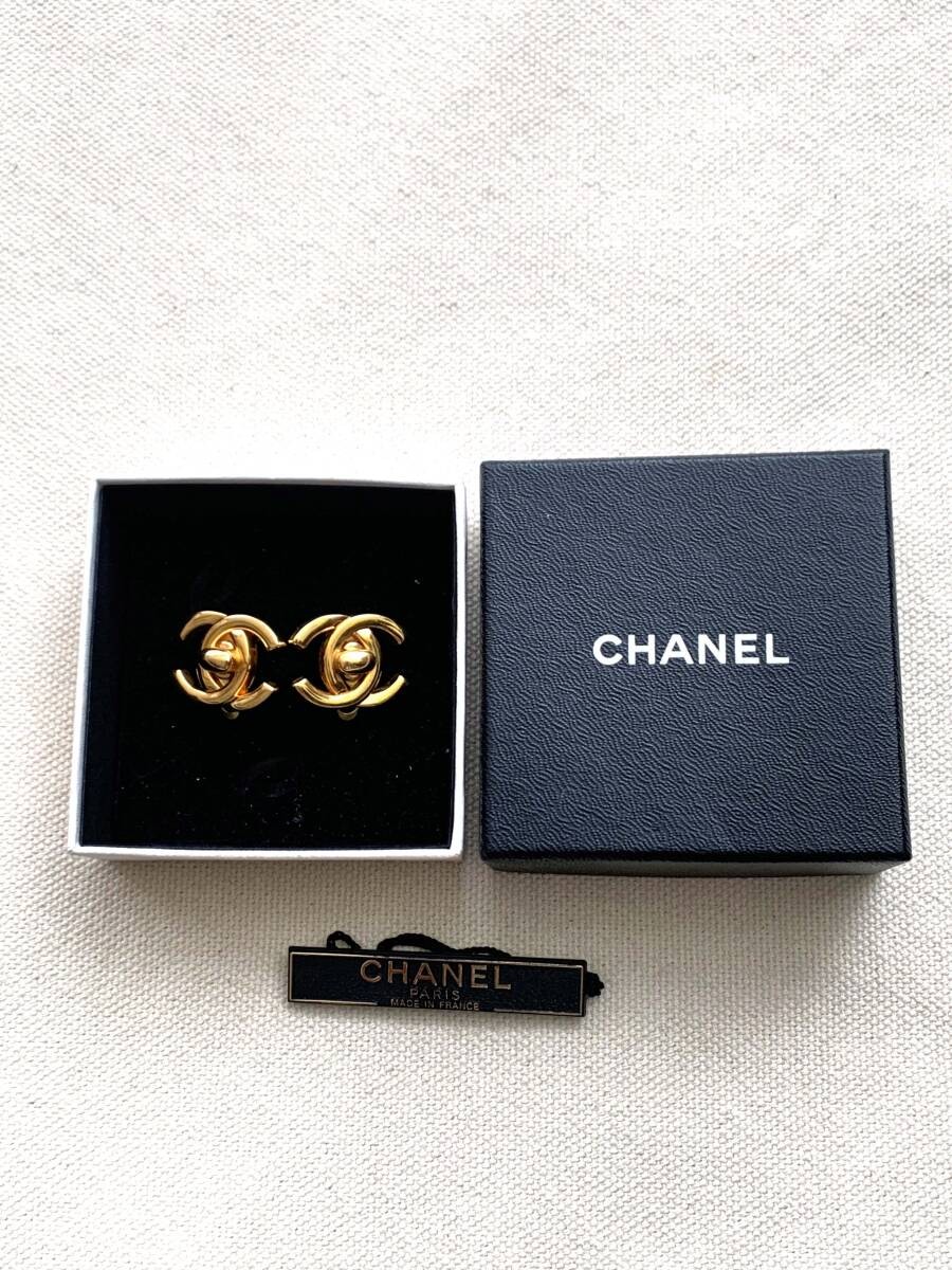 CHANEL Earrings 1996 Button Motif Coco Mark Gold Color Accessories Women's w/Box thumbnail 2