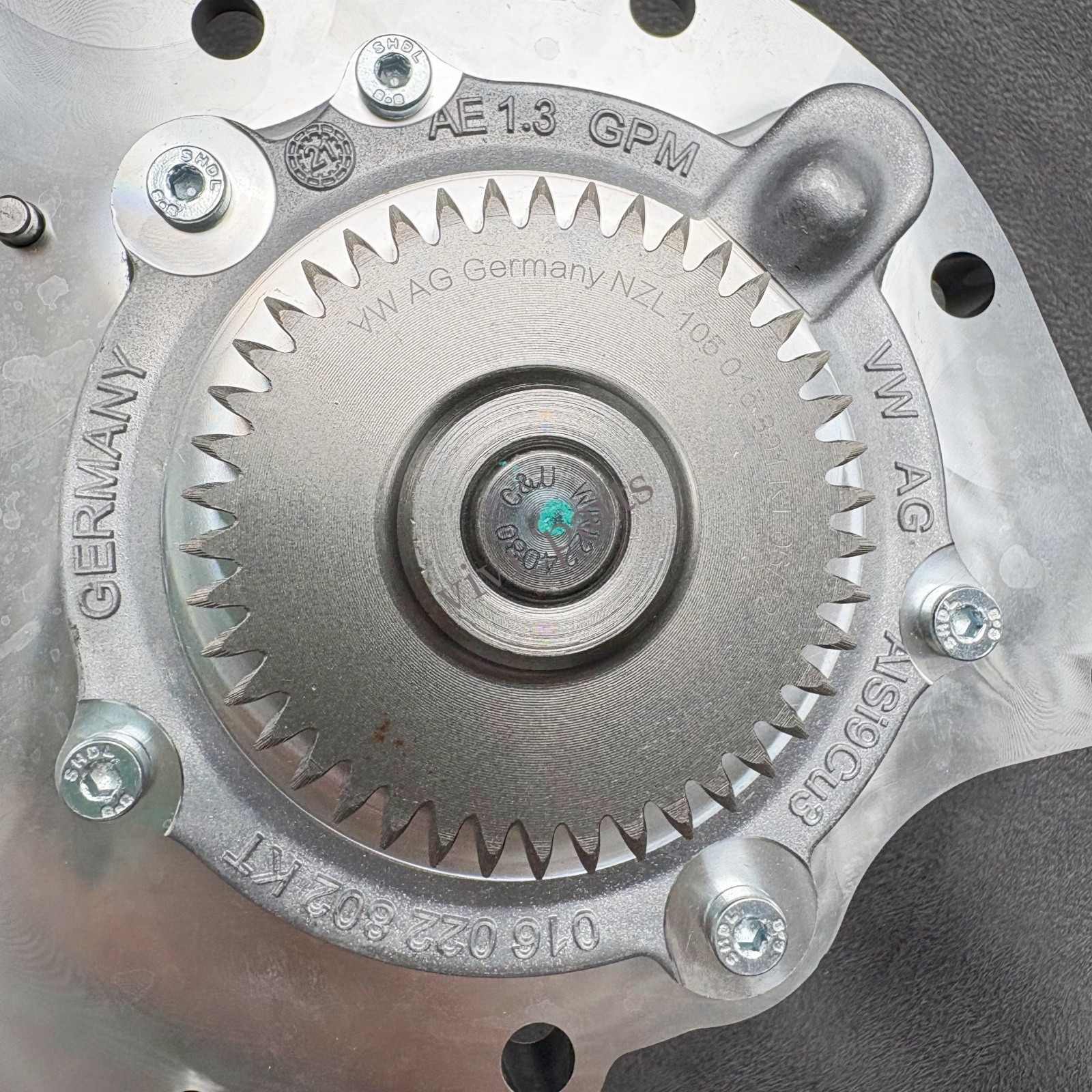 Engine water pump For Audi A8 S8 RS7 RSQ8 Cayenne Panamera Urus Bentley 4.0T