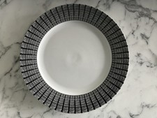 1 x Jeff Banks Churchill Contrast 10.5"/27cm Dinner Plate VGC