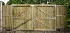 WOODEN DRIVEWAY GATES HEAVY DUTY FULLY FRAMED ALL SIZES WITH IRONMONGERY