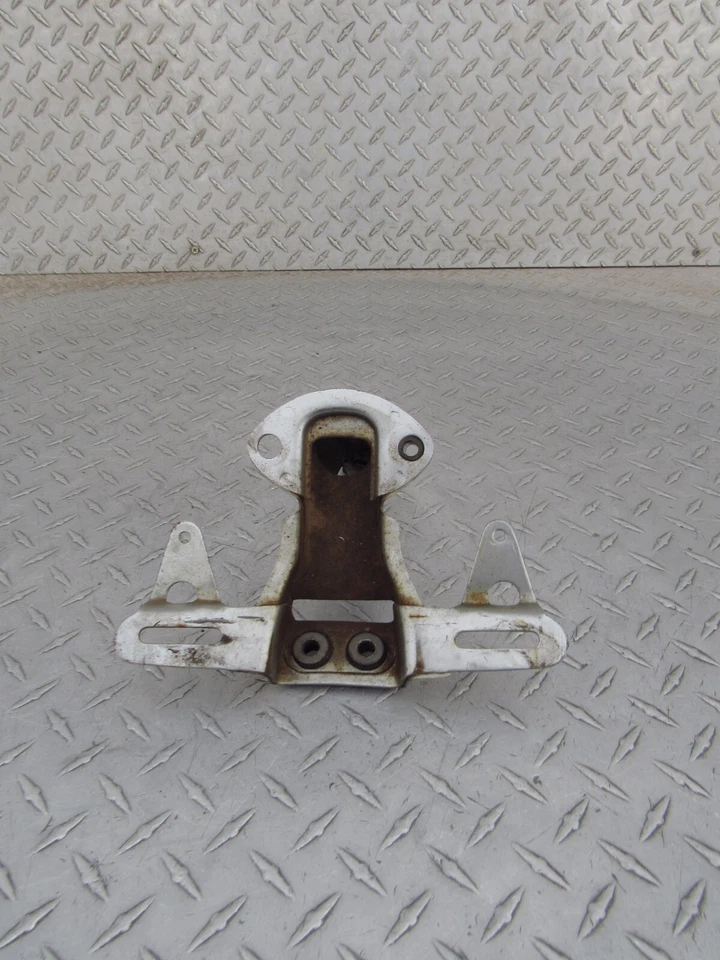 75 YAMAHA XS650B XS 650 1975 SOPORTE DE MONTAJE DE LUZ TRASERA Foto 2 de 4