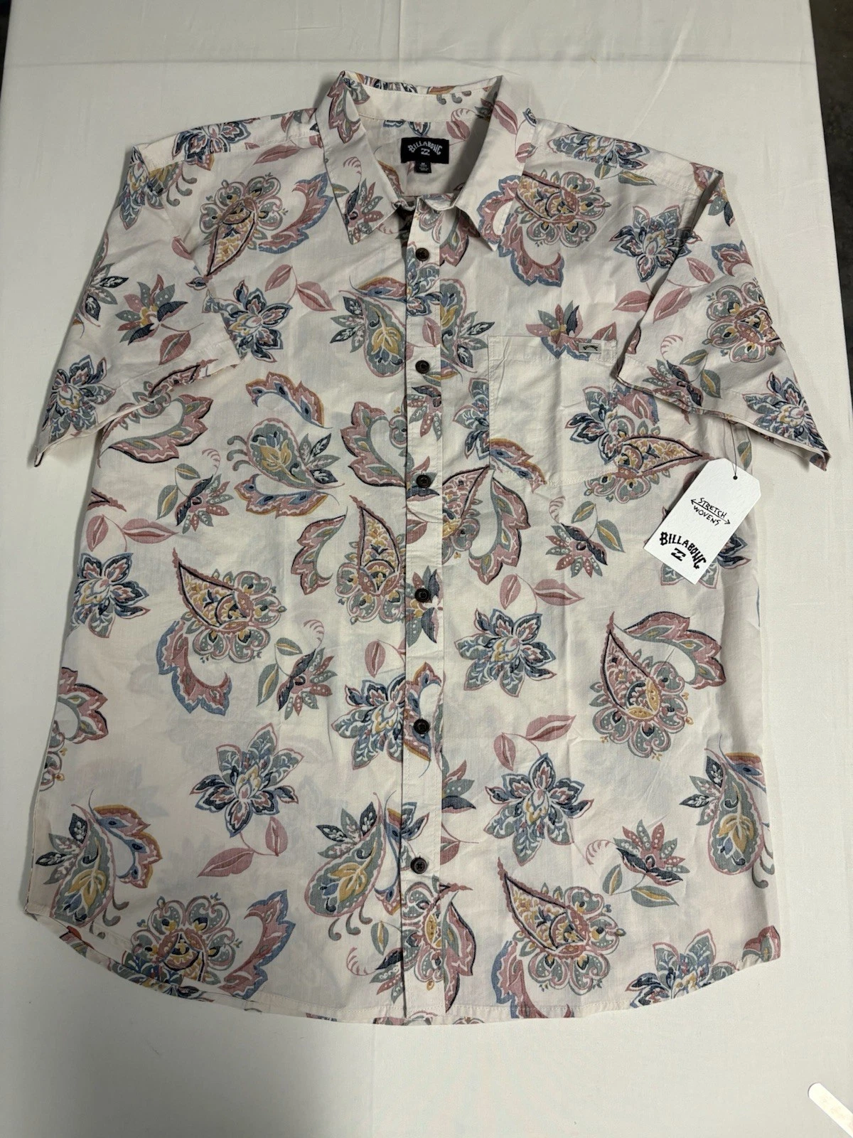 Billabong Sundays Short Sleeve Button Up Shirt Woven Hawaiian Mens Medium NWT
Opens in a new window