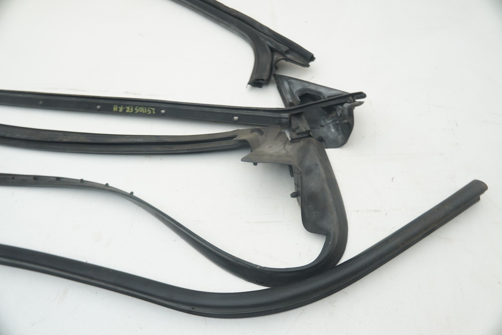 Right Passenger Door Weather Strip Seal Gasket 81361200 Ferrari 458 Challenge