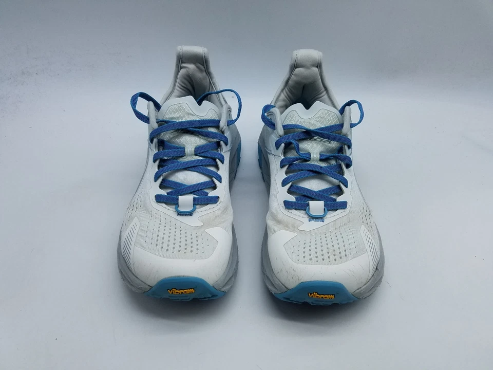 Zapatillas de trail running Altra Olympus 5 para mujer talla 7,5 blancas azules con forma de pie Foto 3 de 4